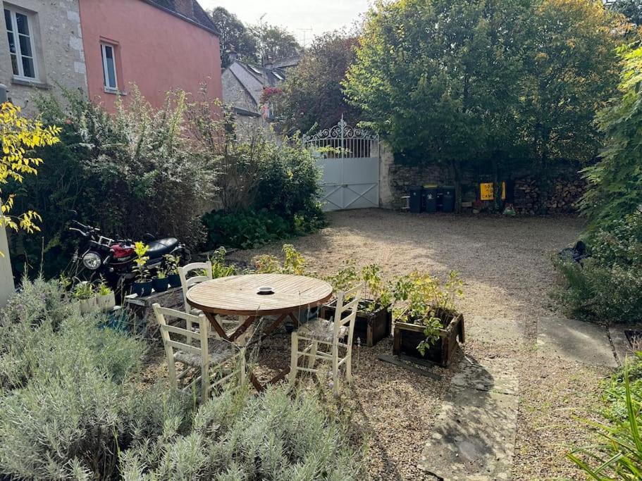 Petite Maison Independante Avec Parking Vetheuil Экстерьер фото